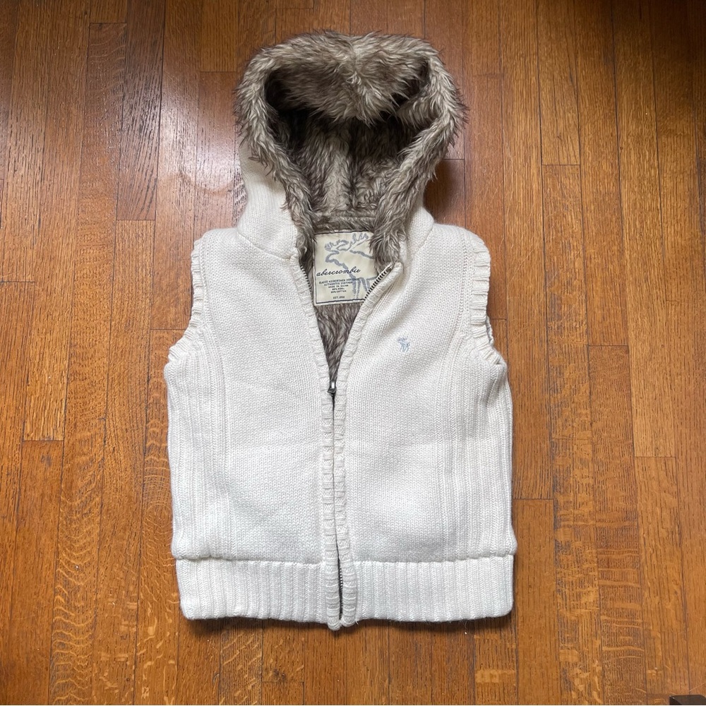 Vintage Abercrombie & Fitch Off-White Knit Vest with Faux Fur - Picture 2 of 8